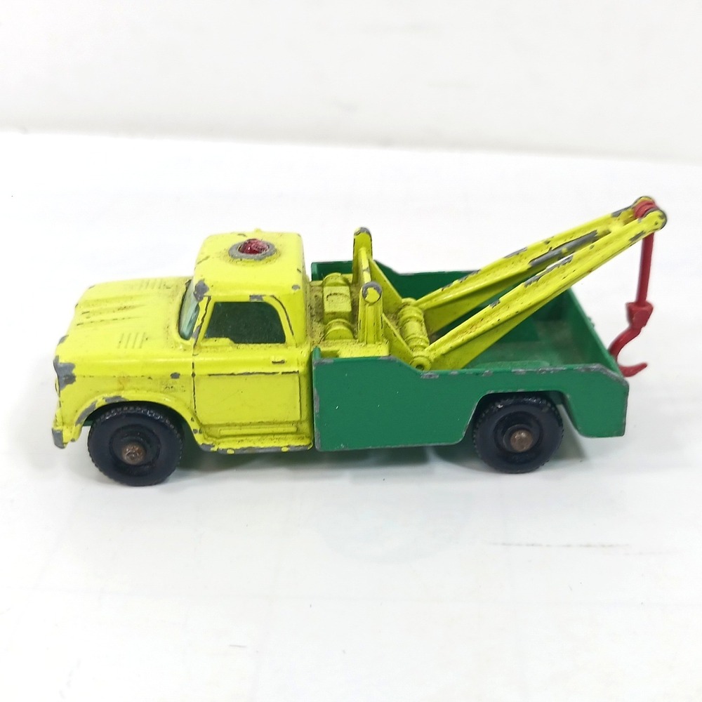 Vintage Matchbox No 13 Dodge Wreck Truck Lesney Made in England Yellow Green